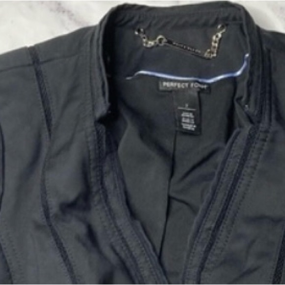 White House Black Market Cropped Jacket Size 2 , good condition but not new - Picture 6 of 6